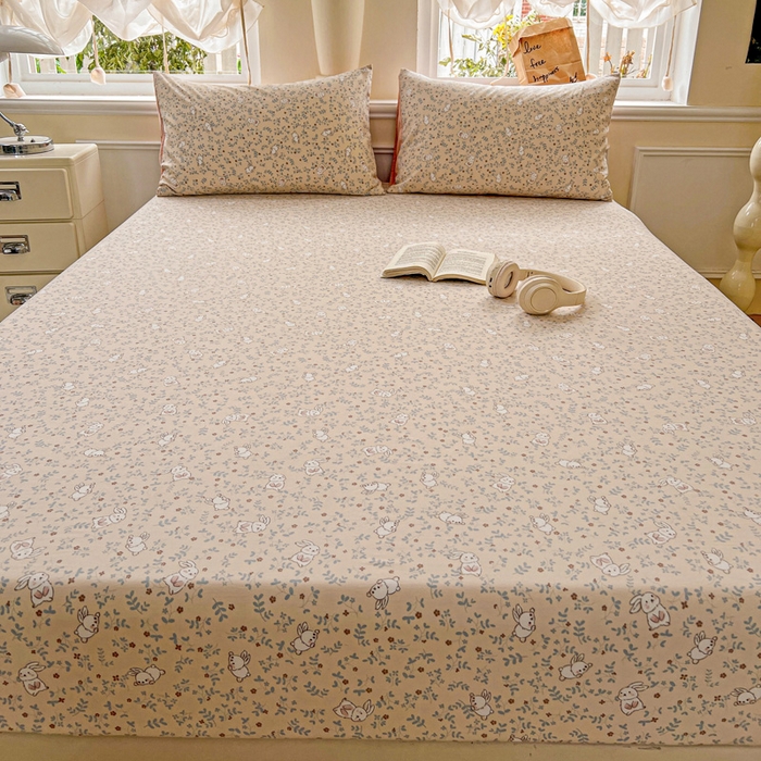 91家纺网 家纺一手货源 找家纺 朵朵家纺 2025新款超柔水洗棉云感印花单床笠床垫保护套床笠（床垫保护套可定制尺寸 ）-场景三 花丛兔