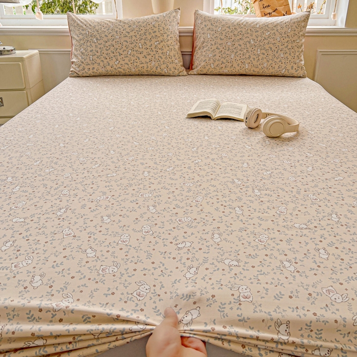 91家纺网 家纺一手货源 找家纺 朵朵家纺 2025新款超柔水洗棉云感印花单床笠床垫保护套床笠（床垫保护套可定制尺寸 ）-场景三 花丛兔