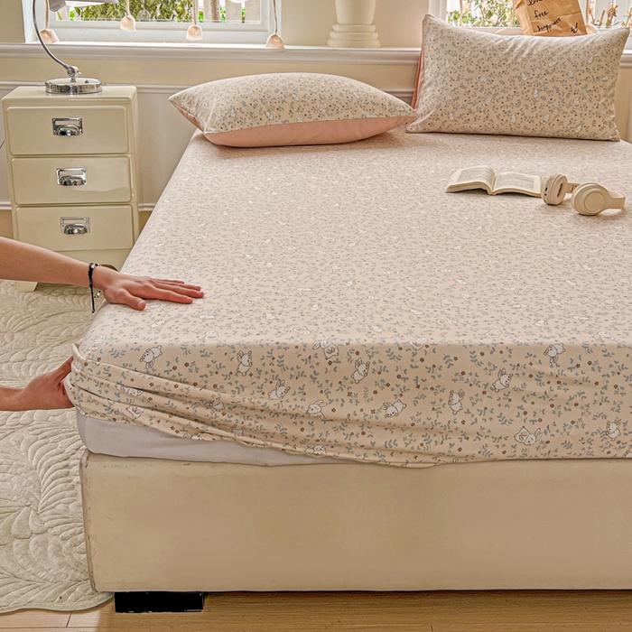 91家纺网 家纺一手货源 找家纺 朵朵家纺 2025新款超柔水洗棉云感印花单床笠床垫保护套床笠（床垫保护套可定制尺寸 ）-场景三 花丛兔