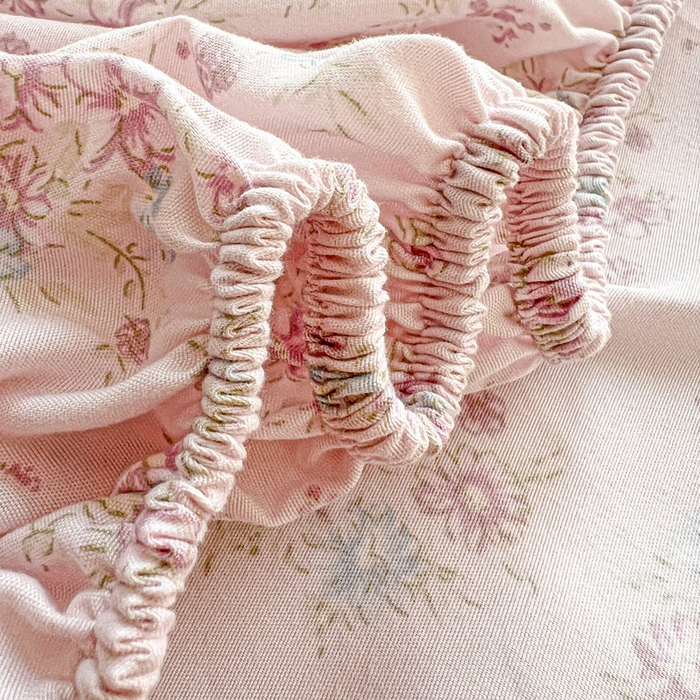 91家纺网 家纺一手货源 找家纺 朵朵家纺 2025新款超柔水洗棉云感印花单床笠床垫保护套床笠（床垫保护套可定制尺寸 ）-场景三 花梦