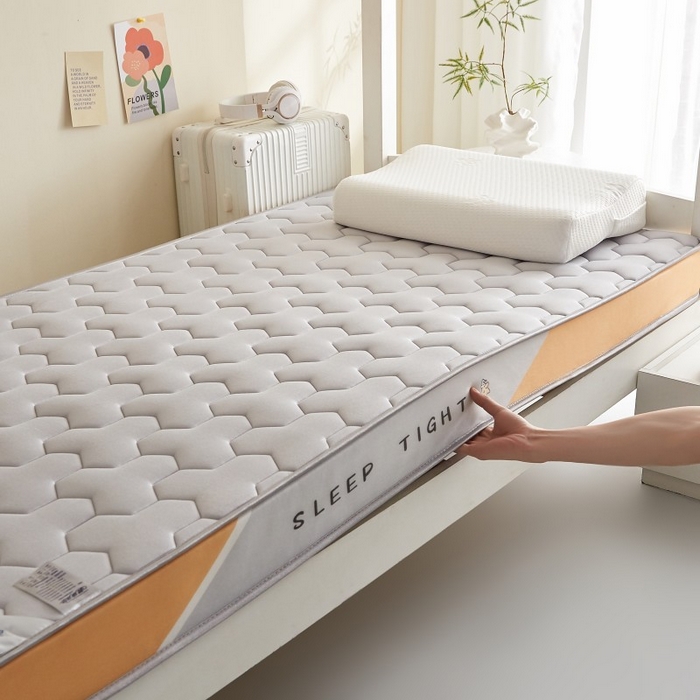 91家纺网 家纺一手货源 找家纺 水妙家纺 2025年新款牛奶丝乳胶记忆海绵床垫厚度9cm学生宿舍上下铺加密海绵床垫回弹性好 三角格灰
