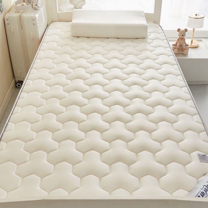 91家纺网 家纺一手货源 找家纺 水妙家纺 2025年新款牛奶丝乳胶记忆海绵床垫厚度9cm学生宿舍上下铺加密海绵床垫回弹性好 三角格白