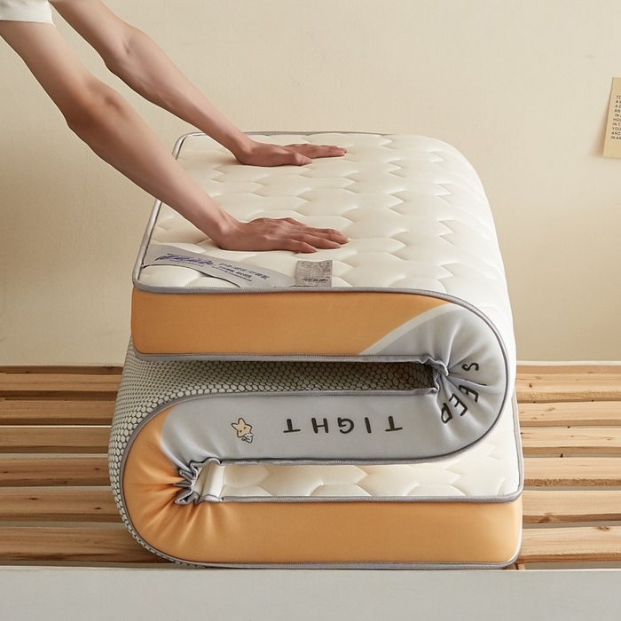 91家纺网 家纺一手货源 找家纺 水妙家纺 2025年新款牛奶丝乳胶记忆海绵床垫厚度9cm学生宿舍上下铺加密海绵床垫回弹性好 三角格白