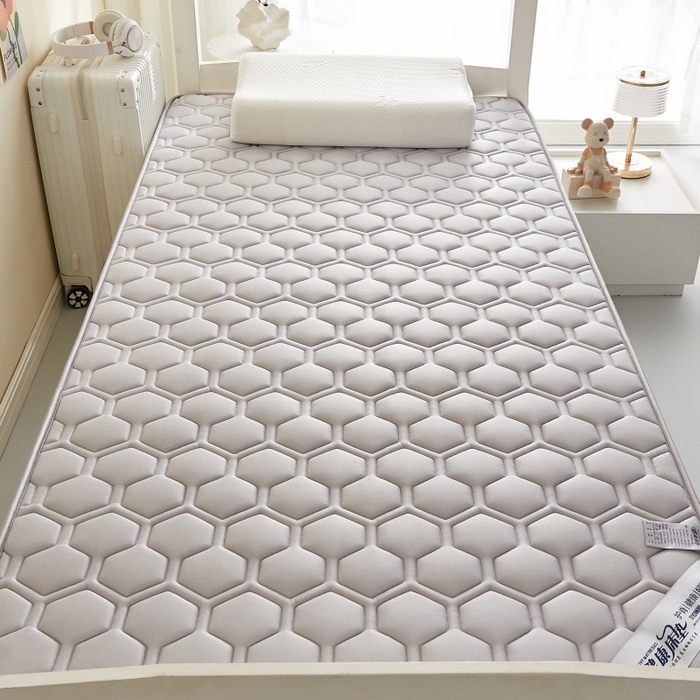 91家纺网 家纺一手货源 找家纺 水妙家纺 2025年新款牛奶丝乳胶记忆海绵床垫厚度9cm学生宿舍上下铺加密海绵床垫回弹性好 六边形灰