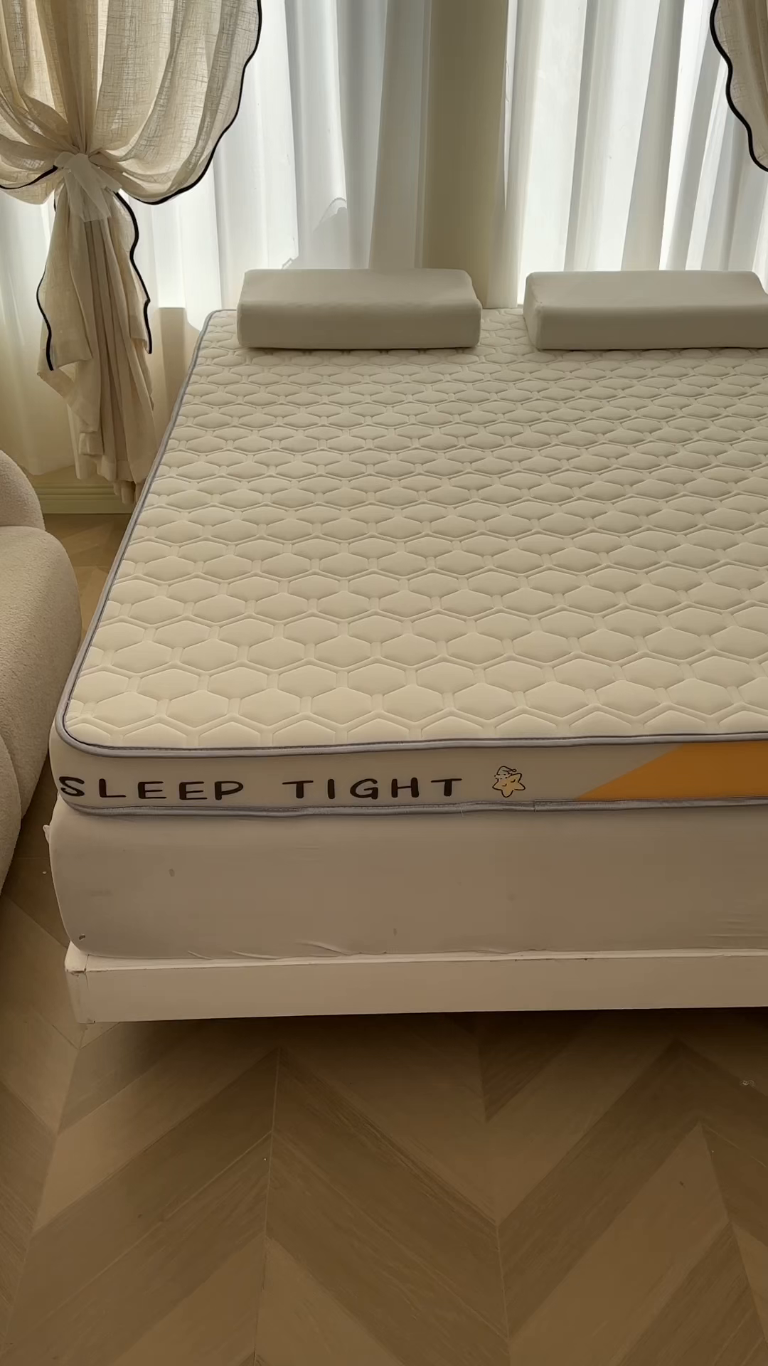 91家纺网 家纺一手货源 找家纺 水妙家纺 2025年新款牛奶丝乳胶记忆海绵床垫厚度9cm学生宿舍上下铺加密海绵床垫回弹性好 六边形白