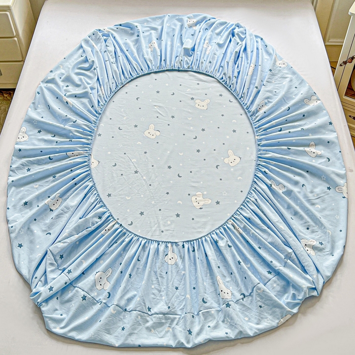 91家纺网 家纺一手货源 找家纺 朵朵家纺 2025新款超柔水洗棉云感印花单床笠床垫保护套床笠（床垫保护套可定制尺寸 ）-场景三 星空兔