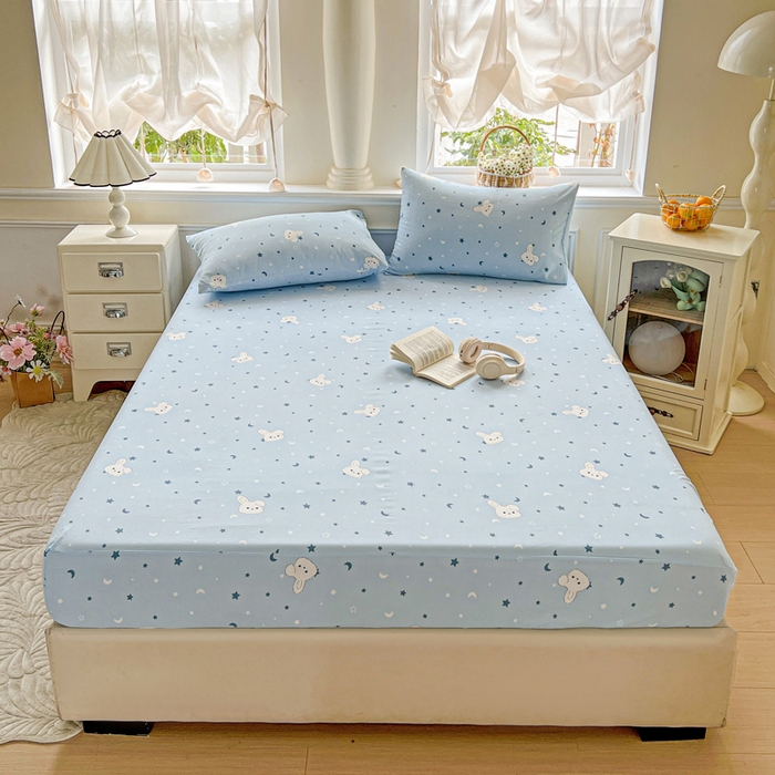 91家纺网 家纺一手货源 找家纺 朵朵家纺 2025新款超柔水洗棉云感印花单床笠床垫保护套床笠（床垫保护套可定制尺寸 ）-场景三 星空兔