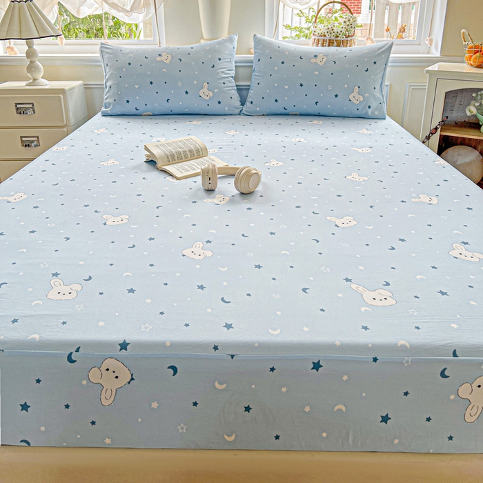 91家纺网 家纺一手货源 找家纺 朵朵家纺 2025新款超柔水洗棉云感印花单床笠床垫保护套床笠（床垫保护套可定制尺寸 ）-场景三 星空兔