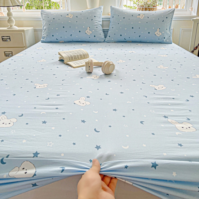 91家纺网 家纺一手货源 找家纺 朵朵家纺 2025新款超柔水洗棉云感印花单床笠床垫保护套床笠（床垫保护套可定制尺寸 ）-场景三 星空兔