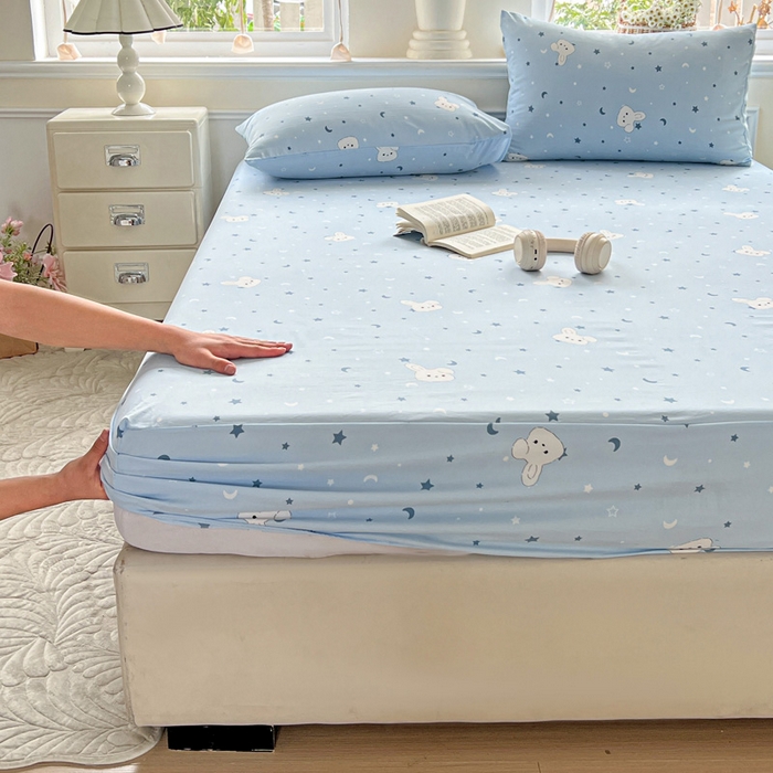 91家纺网 家纺一手货源 找家纺 朵朵家纺 2025新款超柔水洗棉云感印花单床笠床垫保护套床笠（床垫保护套可定制尺寸 ）-场景三 星空兔