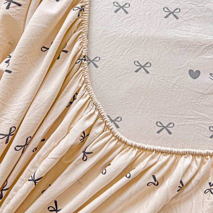 91家纺网 家纺一手货源 找家纺 朵朵家纺 2025新款超柔水洗棉云感印花单床笠床垫保护套床笠（床垫保护套可定制尺寸 ）-场景二 蝴蝶结