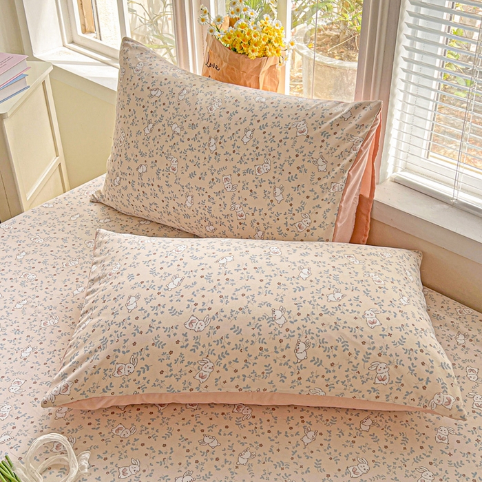 91家纺网 家纺一手货源 找家纺 朵朵家纺 2025新款超柔水洗棉云感印花单床笠床垫保护套床笠（床垫保护套可定制尺寸 ）-场景二 花丛兔