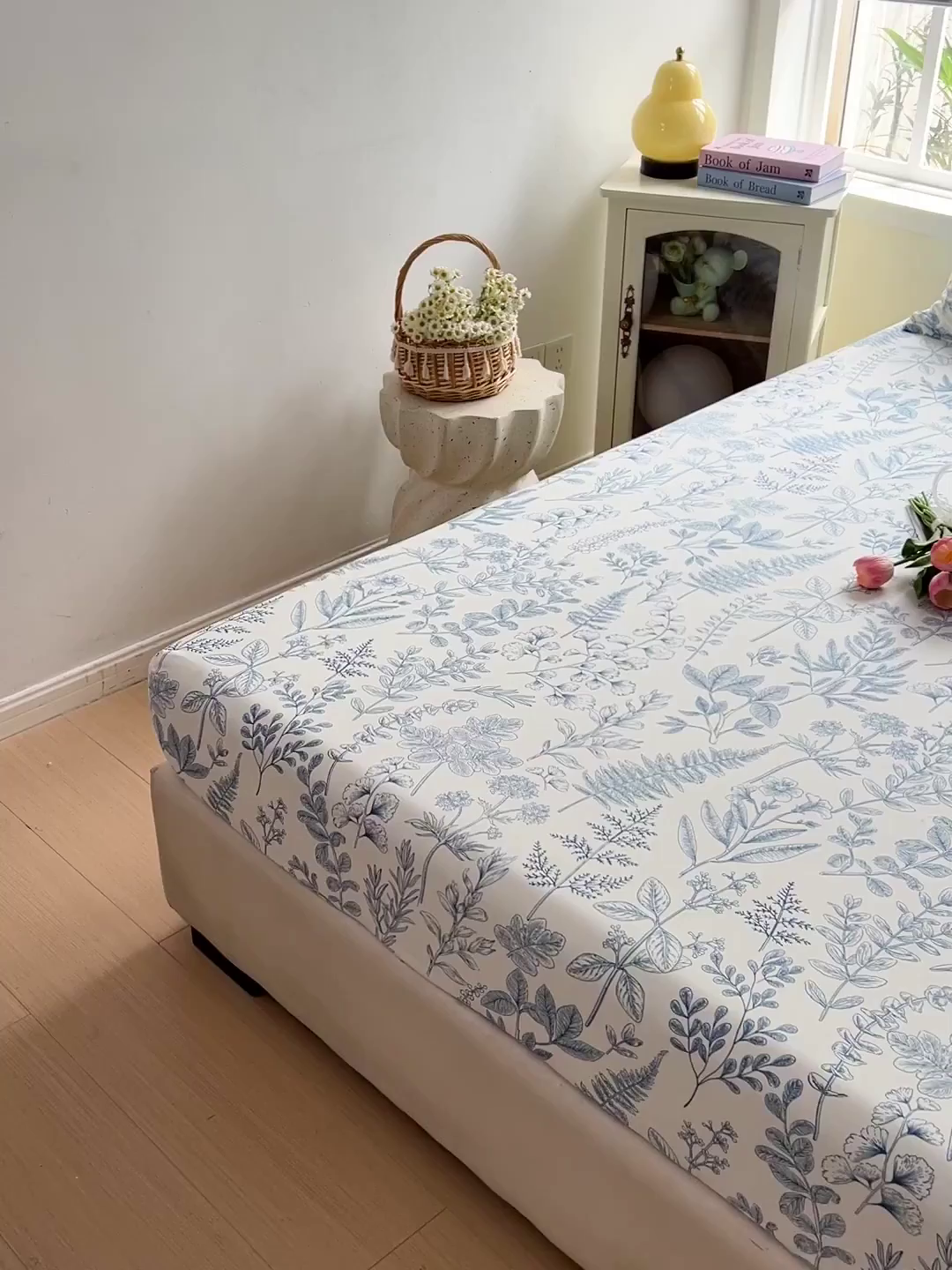 91家纺网 家纺一手货源 找家纺 朵朵家纺 2025新款超柔水洗棉云感印花单床笠床垫保护套床笠（床垫保护套可定制尺寸 ）-场景二 恋爱季节