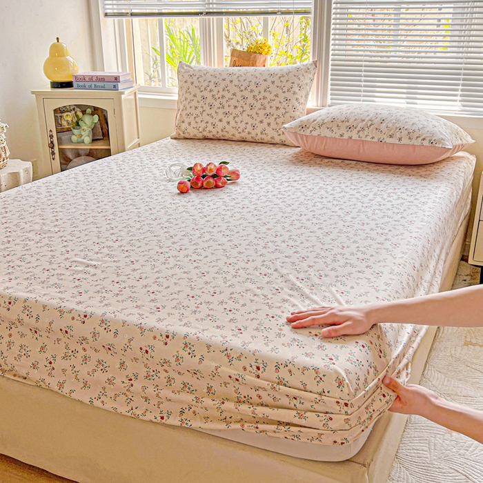 91家纺网 家纺一手货源 找家纺 朵朵家纺 2025新款超柔水洗棉云感印花单床笠床垫保护套床笠（床垫保护套可定制尺寸 ）-场景二 忘忧草