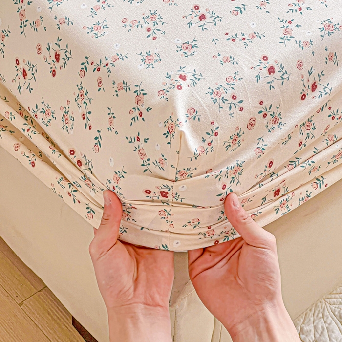 91家纺网 家纺一手货源 找家纺 朵朵家纺 2025新款超柔水洗棉云感印花单床笠床垫保护套床笠（床垫保护套可定制尺寸 ）-场景二 忘忧草