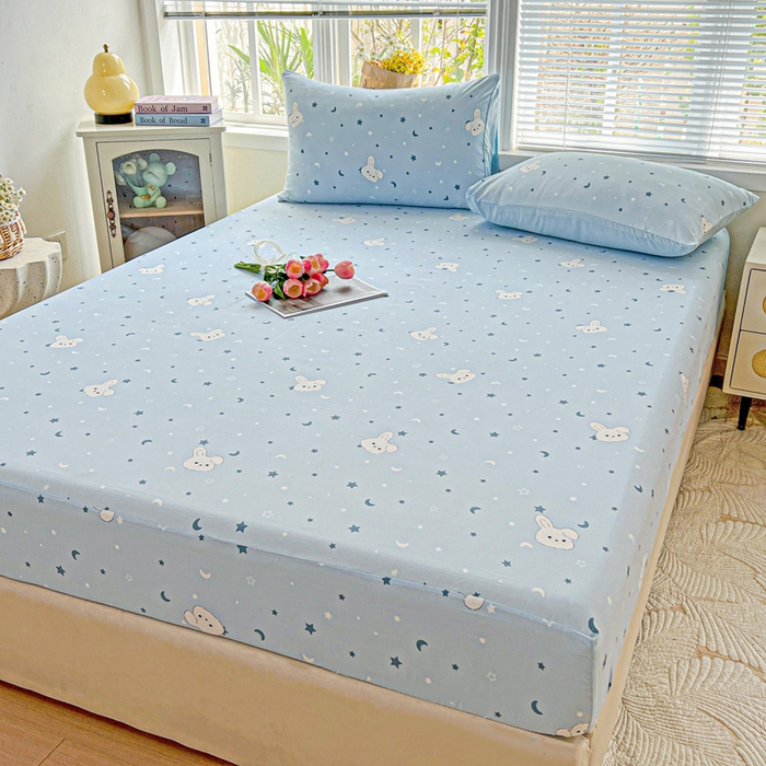 91家纺网 家纺一手货源 找家纺 朵朵家纺 2025新款超柔水洗棉云感印花单床笠床垫保护套床笠（床垫保护套可定制尺寸 ）-场景二 星空兔