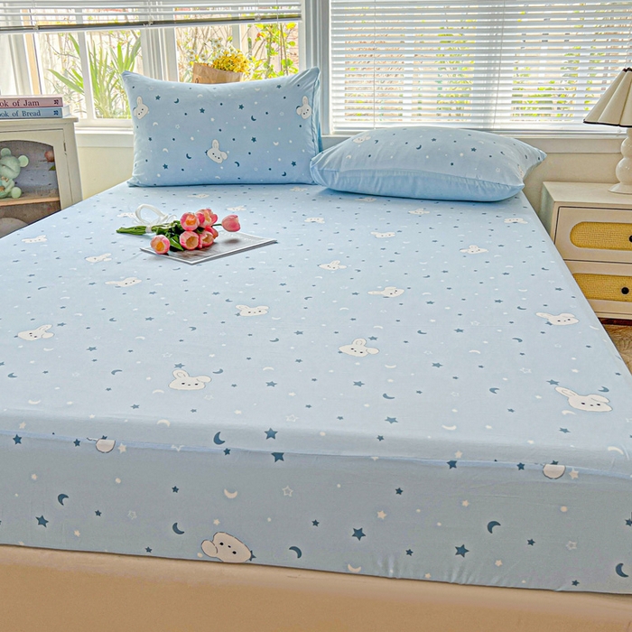91家纺网 家纺一手货源 找家纺 朵朵家纺 2025新款超柔水洗棉云感印花单床笠床垫保护套床笠（床垫保护套可定制尺寸 ）-场景二 星空兔