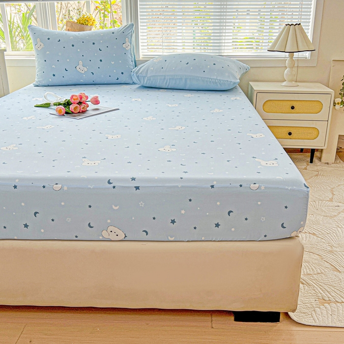 91家纺网 家纺一手货源 找家纺 朵朵家纺 2025新款超柔水洗棉云感印花单床笠床垫保护套床笠（床垫保护套可定制尺寸 ）-场景二 星空兔