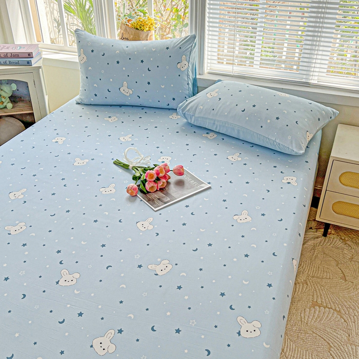 91家纺网 家纺一手货源 找家纺 朵朵家纺 2025新款超柔水洗棉云感印花单床笠床垫保护套床笠（床垫保护套可定制尺寸 ）-场景二 星空兔