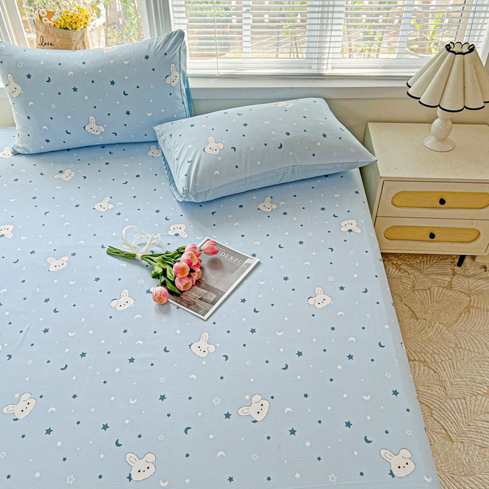 91家纺网 家纺一手货源 找家纺 朵朵家纺 2025新款超柔水洗棉云感印花单床笠床垫保护套床笠（床垫保护套可定制尺寸 ）-场景二 星空兔