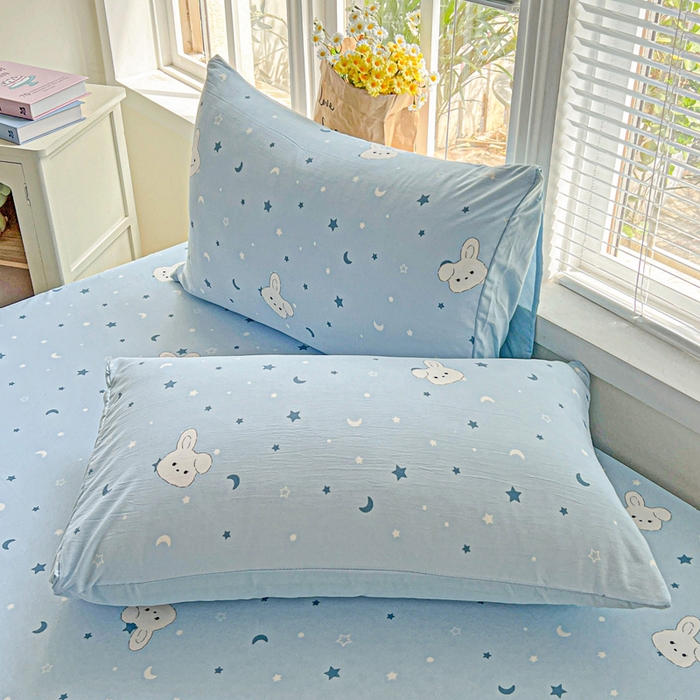 91家纺网 家纺一手货源 找家纺 朵朵家纺 2025新款超柔水洗棉云感印花单床笠床垫保护套床笠（床垫保护套可定制尺寸 ）-场景二 星空兔