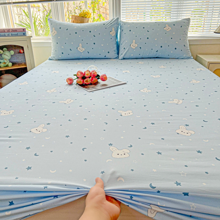 91家纺网 家纺一手货源 找家纺 朵朵家纺 2025新款超柔水洗棉云感印花单床笠床垫保护套床笠（床垫保护套可定制尺寸 ）-场景二 星空兔