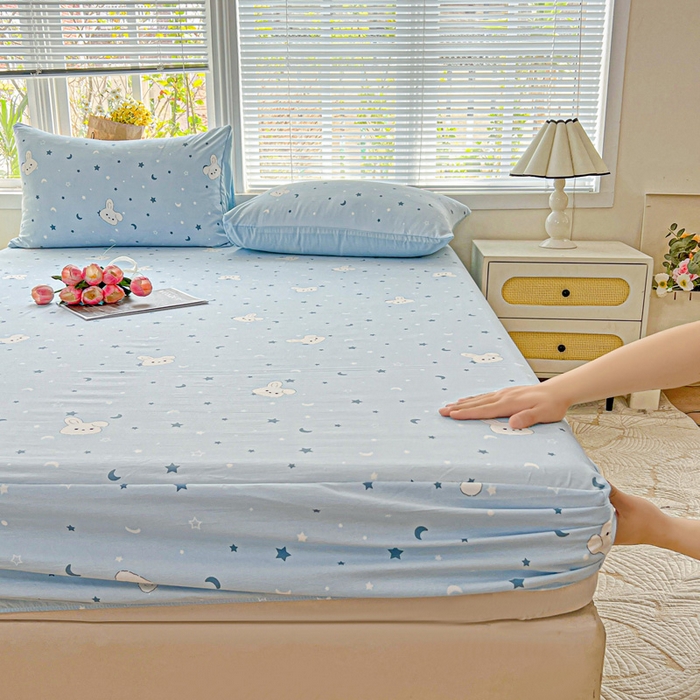 91家纺网 家纺一手货源 找家纺 朵朵家纺 2025新款超柔水洗棉云感印花单床笠床垫保护套床笠（床垫保护套可定制尺寸 ）-场景二 星空兔