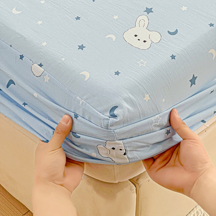 91家纺网 家纺一手货源 找家纺 朵朵家纺 2025新款超柔水洗棉云感印花单床笠床垫保护套床笠（床垫保护套可定制尺寸 ）-场景二 星空兔