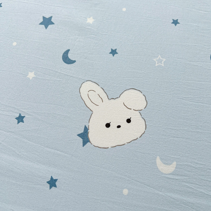 91家纺网 家纺一手货源 找家纺 朵朵家纺 2025新款超柔水洗棉云感印花单床笠床垫保护套床笠（床垫保护套可定制尺寸 ）-场景二 星空兔