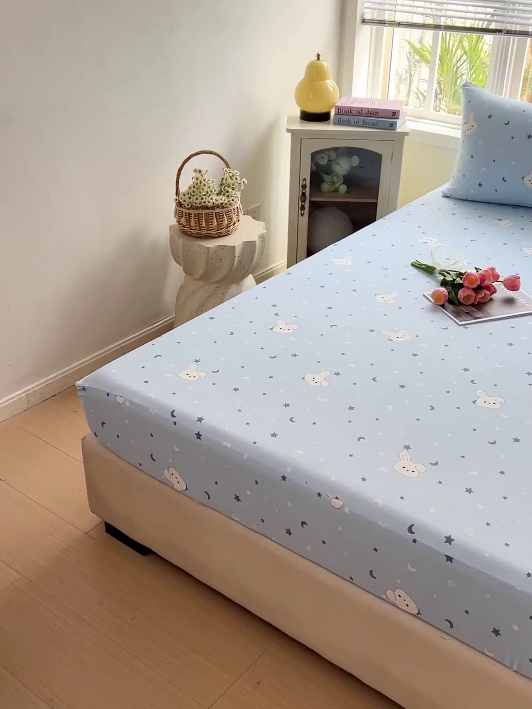 91家纺网 家纺一手货源 找家纺 朵朵家纺 2025新款超柔水洗棉云感印花单床笠床垫保护套床笠（床垫保护套可定制尺寸 ）-场景二 星空兔