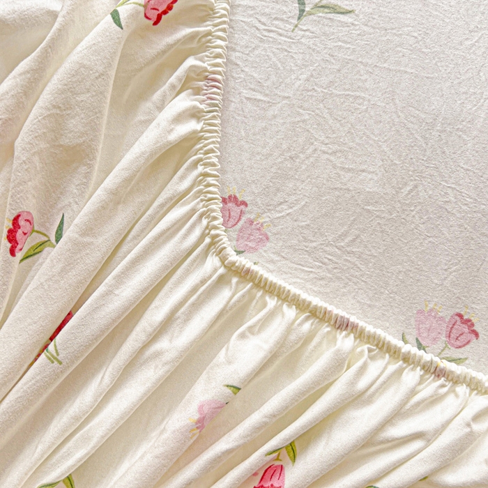 91家纺网 家纺一手货源 找家纺 朵朵家纺 2025新款超柔水洗棉云感印花单床笠床垫保护套床笠（床垫保护套可定制尺寸 ）-场景二 郁金香
