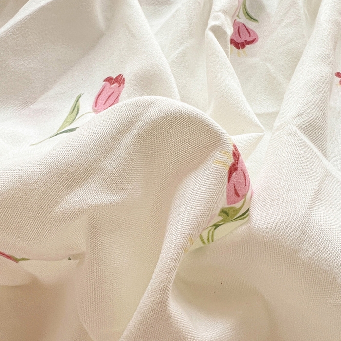 91家纺网 家纺一手货源 找家纺 朵朵家纺 2025新款超柔水洗棉云感印花单床笠床垫保护套床笠（床垫保护套可定制尺寸 ）-场景二 郁金香