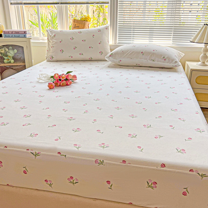 91家纺网 家纺一手货源 找家纺 朵朵家纺 2025新款超柔水洗棉云感印花单床笠床垫保护套床笠（床垫保护套可定制尺寸 ）-场景二 郁金香