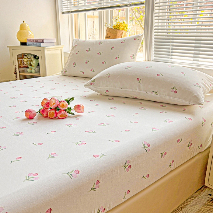 91家纺网 家纺一手货源 找家纺 朵朵家纺 2025新款超柔水洗棉云感印花单床笠床垫保护套床笠（床垫保护套可定制尺寸 ）-场景二 郁金香