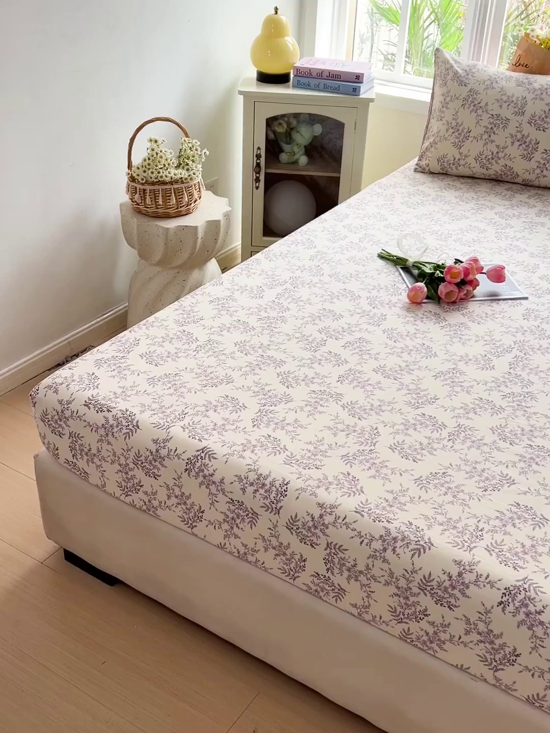 91家纺网 家纺一手货源 找家纺 朵朵家纺 2025新款超柔水洗棉云感印花单床笠床垫保护套床笠（床垫保护套可定制尺寸 ）-场景二 紫颜