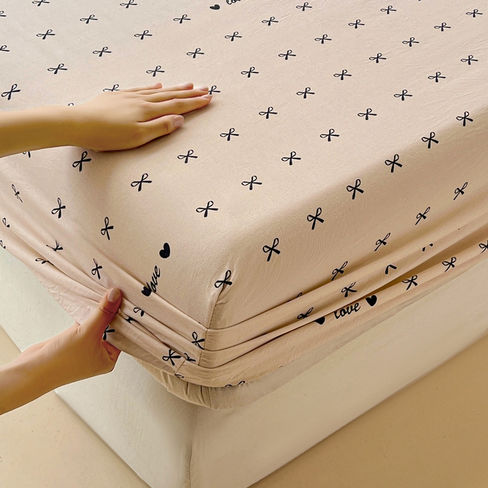 91家纺网 家纺一手货源 找家纺 朵朵家纺 2025新款超柔水洗棉云感印花单床笠床垫保护套床笠（床垫保护套可定制尺寸 ）-场景一 蝴蝶结