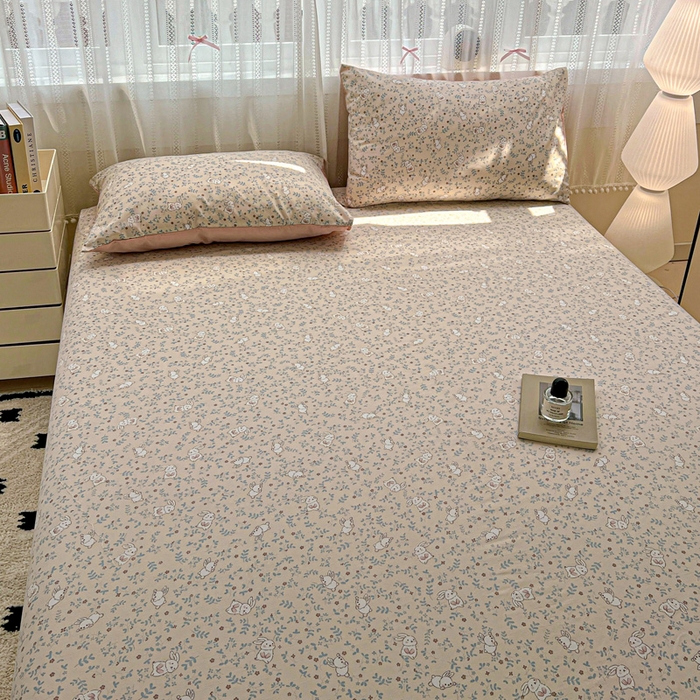 91家纺网 家纺一手货源 找家纺 朵朵家纺 2025新款超柔水洗棉云感印花单床笠床垫保护套床笠（床垫保护套可定制尺寸 ）-场景一 花丛兔