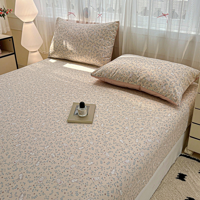 91家纺网 家纺一手货源 找家纺 朵朵家纺 2025新款超柔水洗棉云感印花单床笠床垫保护套床笠（床垫保护套可定制尺寸 ）-场景一 花丛兔