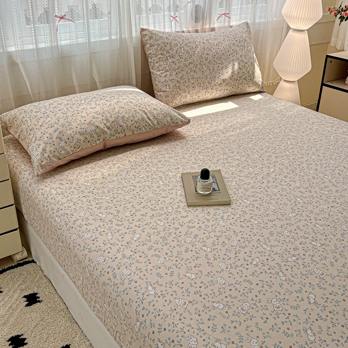 91家纺网 家纺一手货源 找家纺 朵朵家纺 2025新款超柔水洗棉云感印花单床笠床垫保护套床笠（床垫保护套可定制尺寸 ）-场景一 花丛兔