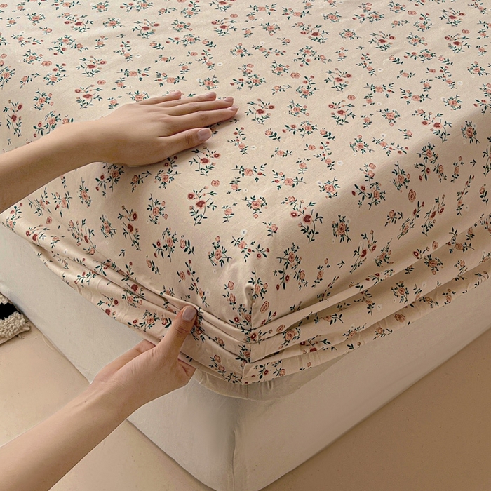 91家纺网 家纺一手货源 找家纺 朵朵家纺 2025新款超柔水洗棉云感印花单床笠床垫保护套床笠（床垫保护套可定制尺寸 ）-场景一 忘忧草