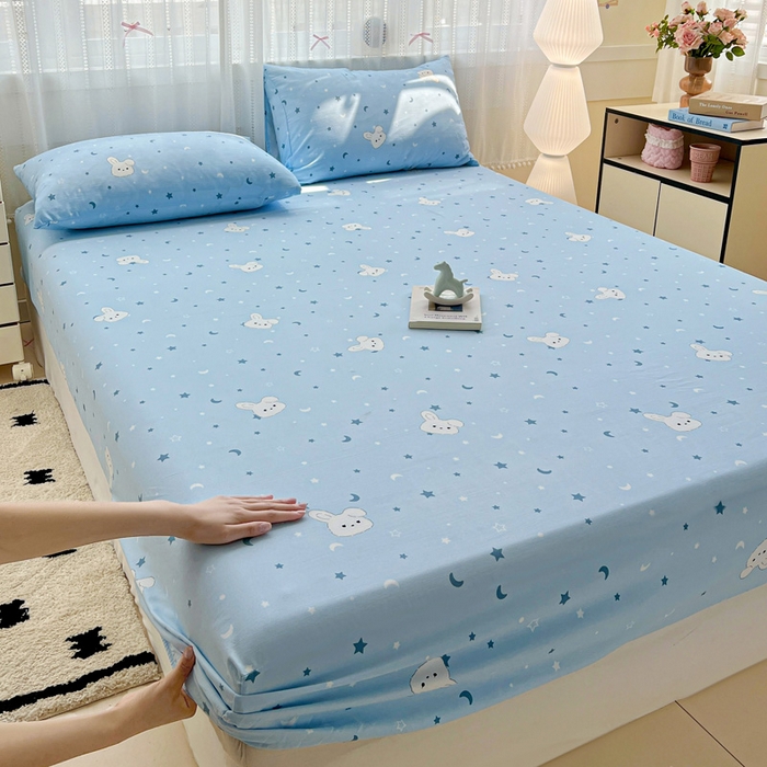 91家纺网 家纺一手货源 找家纺 朵朵家纺 2025新款超柔水洗棉云感印花单床笠床垫保护套床笠（床垫保护套可定制尺寸 ）-场景一 星空兔