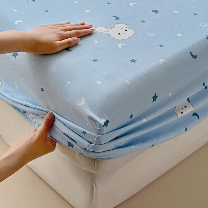 91家纺网 家纺一手货源 找家纺 朵朵家纺 2025新款超柔水洗棉云感印花单床笠床垫保护套床笠（床垫保护套可定制尺寸 ）-场景一 星空兔