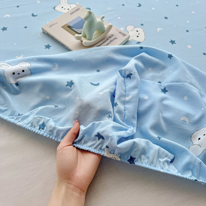 91家纺网 家纺一手货源 找家纺 朵朵家纺 2025新款超柔水洗棉云感印花单床笠床垫保护套床笠（床垫保护套可定制尺寸 ）-场景一 星空兔
