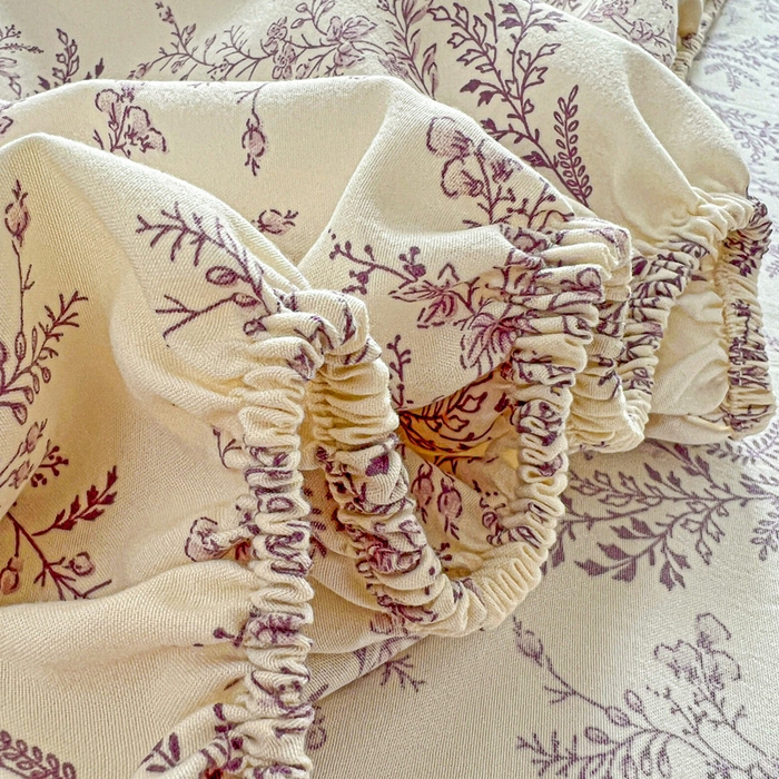 91家纺网 家纺一手货源 找家纺 朵朵家纺 2025新款超柔水洗棉云感印花单床笠床垫保护套床笠（床垫保护套可定制尺寸 ）-场景一 紫颜