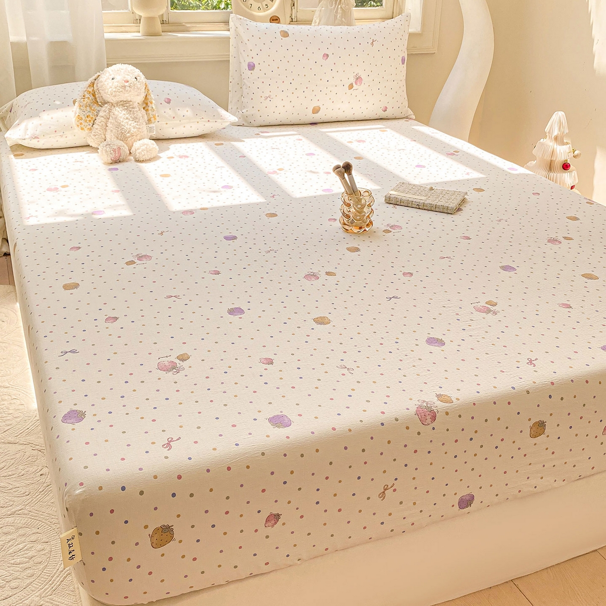 91家纺网 家纺一手货源 找家纺 眠势力 2025新款云感双层纱床笠三件套ins奶油风云感床垫保护套四季款 点点草莓