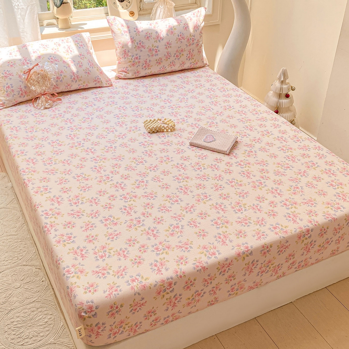 91家纺网 家纺一手货源 找家纺 眠势力 2025新款云感双层纱床笠三件套ins奶油风云感床垫保护套四季款 粉调花海