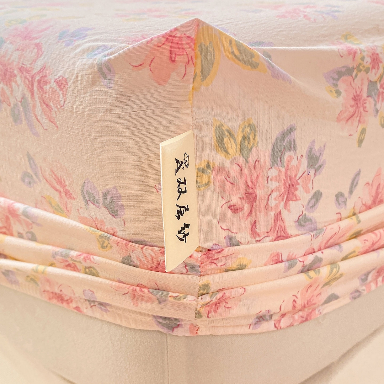 91家纺网 家纺一手货源 找家纺 眠势力 2025新款云感双层纱床笠三件套ins奶油风云感床垫保护套四季款 粉调花海