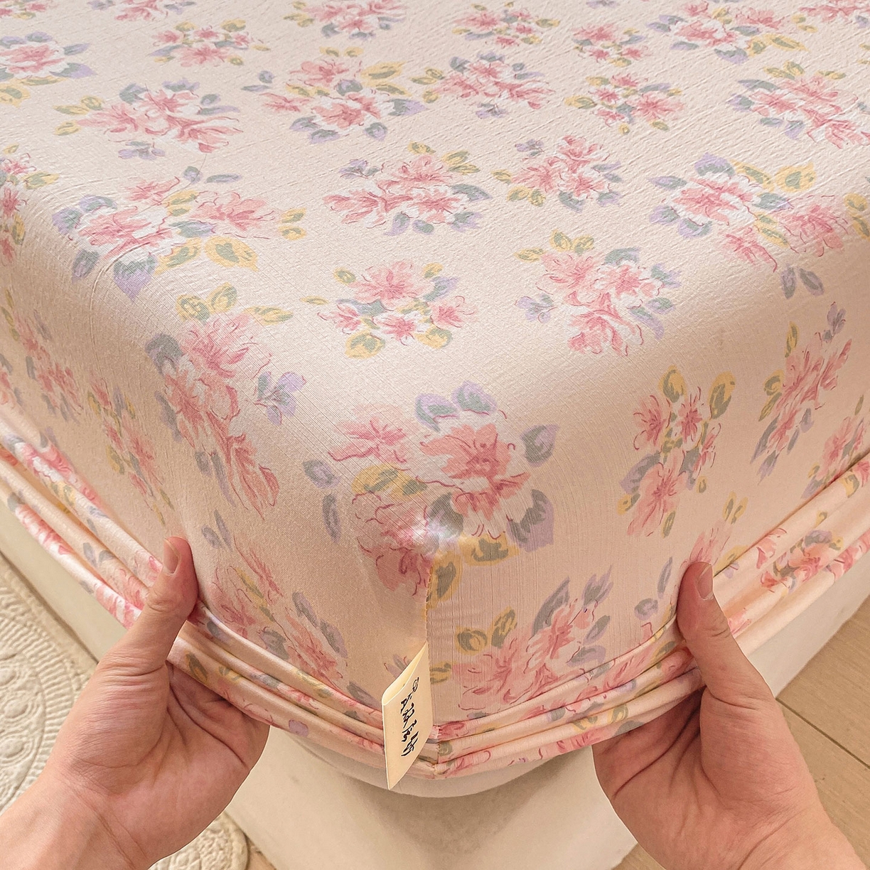 91家纺网 家纺一手货源 找家纺 眠势力 2025新款云感双层纱床笠三件套ins奶油风云感床垫保护套四季款 粉调花海