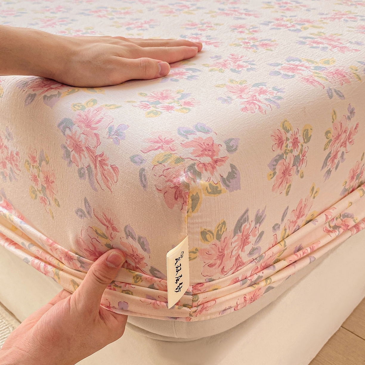 91家纺网 家纺一手货源 找家纺 眠势力 2025新款云感双层纱床笠三件套ins奶油风云感床垫保护套四季款 粉调花海