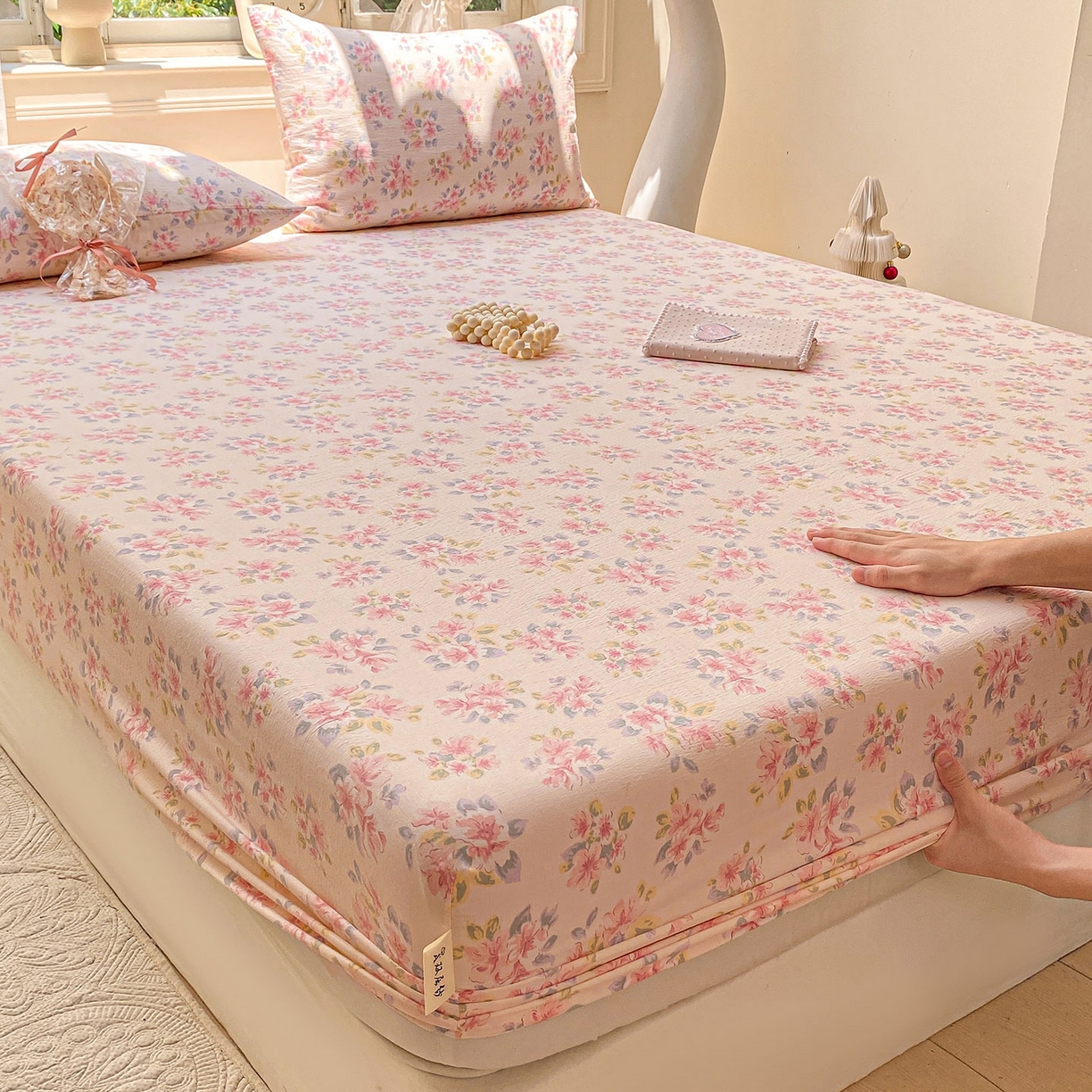 91家纺网 家纺一手货源 找家纺 眠势力 2025新款云感双层纱床笠三件套ins奶油风云感床垫保护套四季款 粉调花海